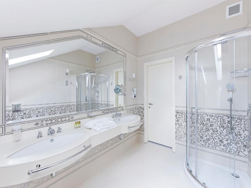 Dvor Podznoeva Glavniy Korpus - Suite De Lujo