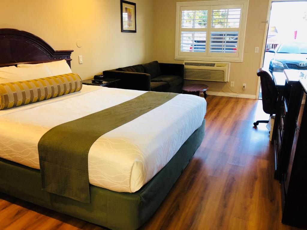 Dynasty Suites Hotel - 
