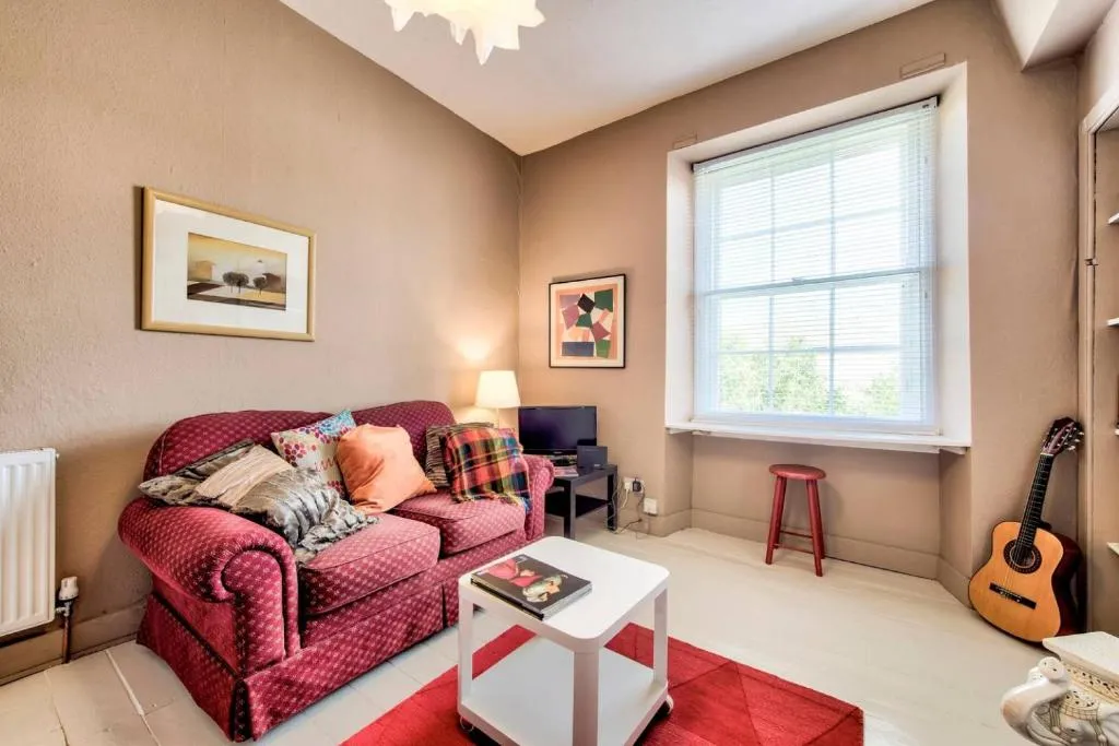 ALTIDO Charming Flat by Royal Mile with Garden and View, Edinburgh, United Kingdom