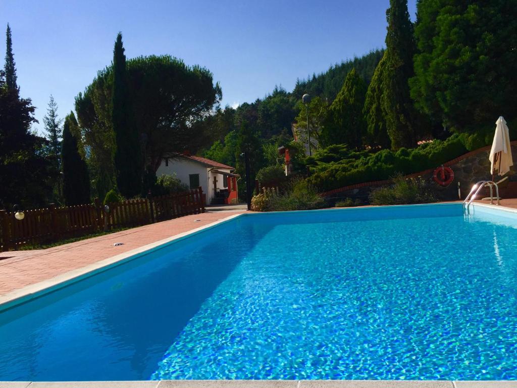 Bazén v ubytování Agriturismo Pratofranco nebo v jeho okolí