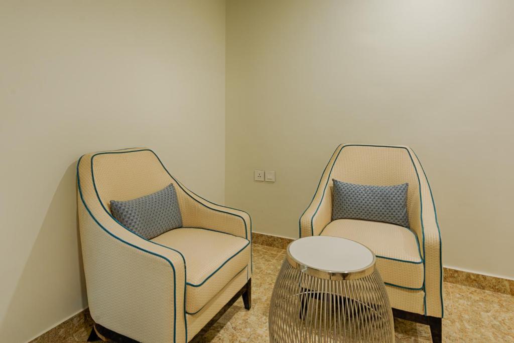 Hotel Lance International - Deluxe King Room