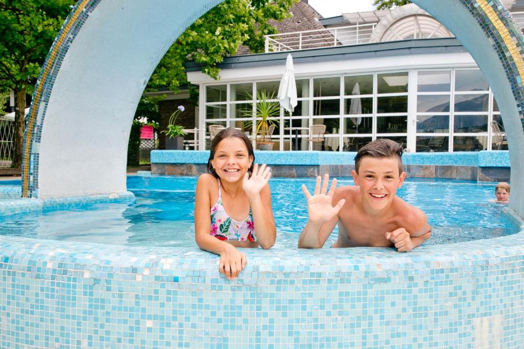 Bazén v ubytování Amerika-Holzer Hotel & Resort nebo v jeho okolí