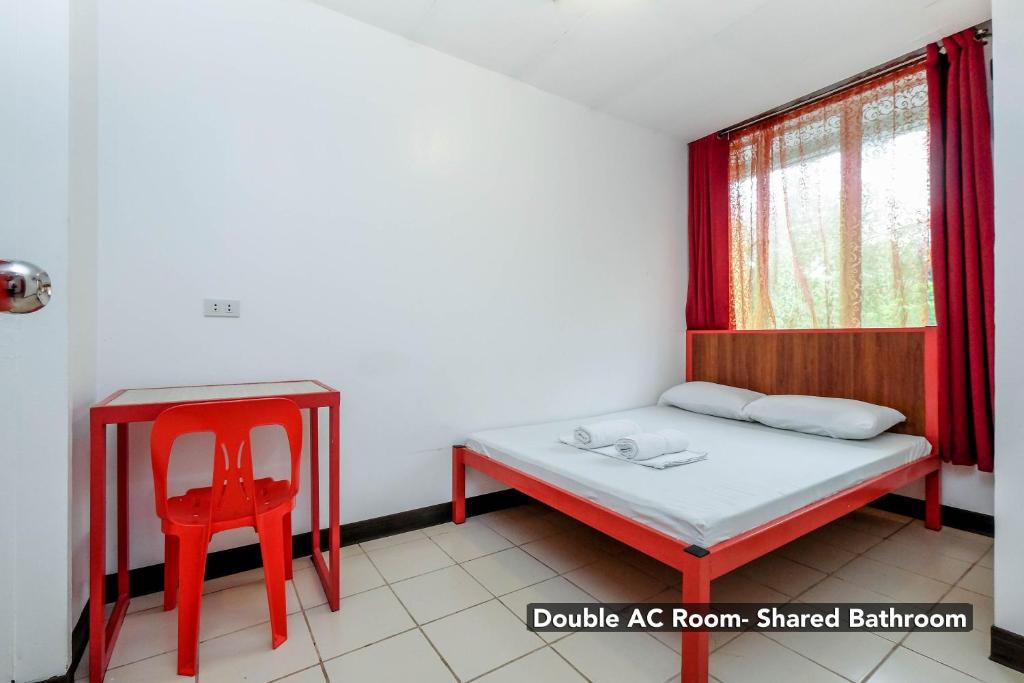 Postel nebo postele na pokoji v ubytování Stay Malate (Wanderers Guest House)