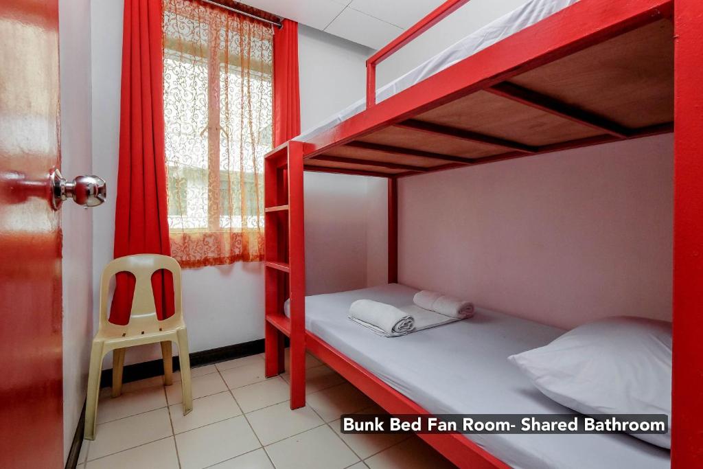 Postel nebo postele na pokoji v ubytování Stay Malate (Wanderers Guest House)