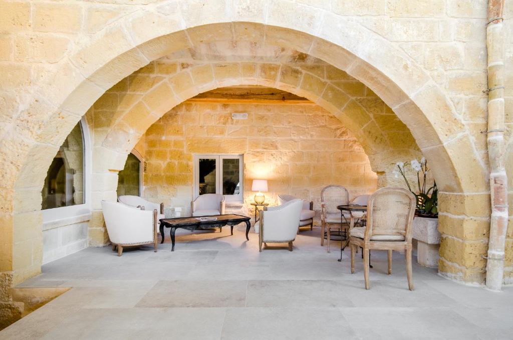 Cesca's Boutique Hotel - 10