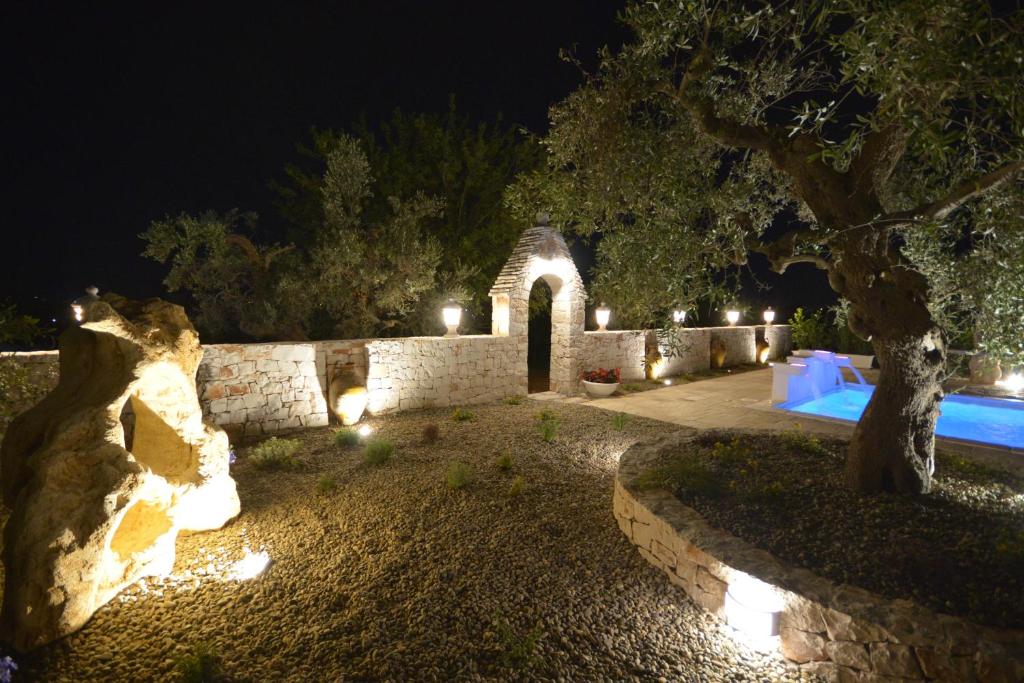 Zahrada ubytování Trulli Petra Chiara