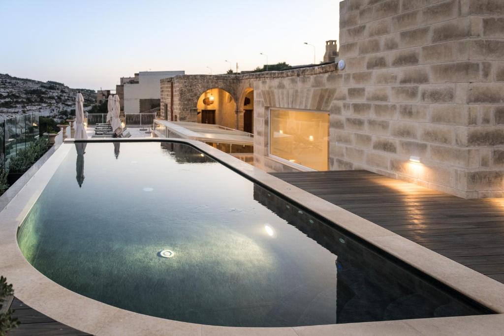 Bazén v ubytování Cesca's Boutique Hotel nebo v jeho okolí