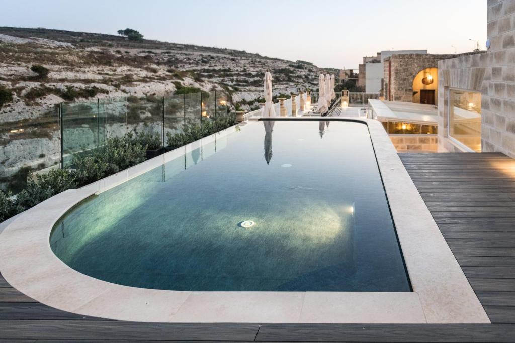 Bazén v ubytování Cesca's Boutique Hotel nebo v jeho okolí