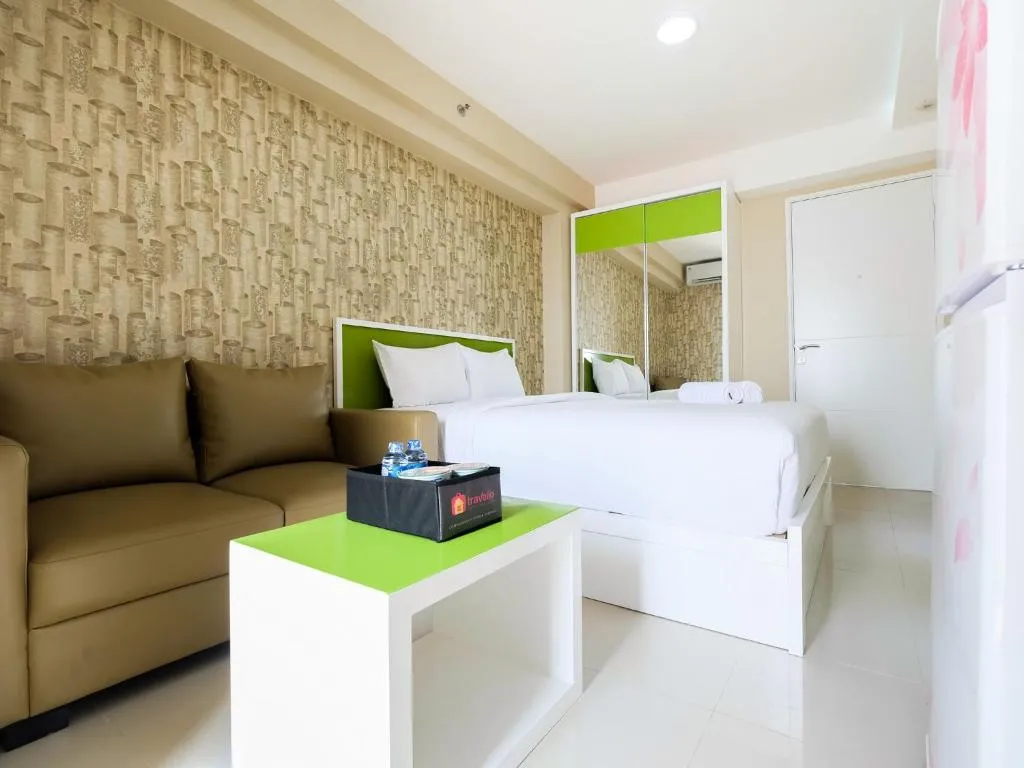 Modern and Minimalist Studio Bassura City Apartment By Travelio, Jakarta, Indonesia