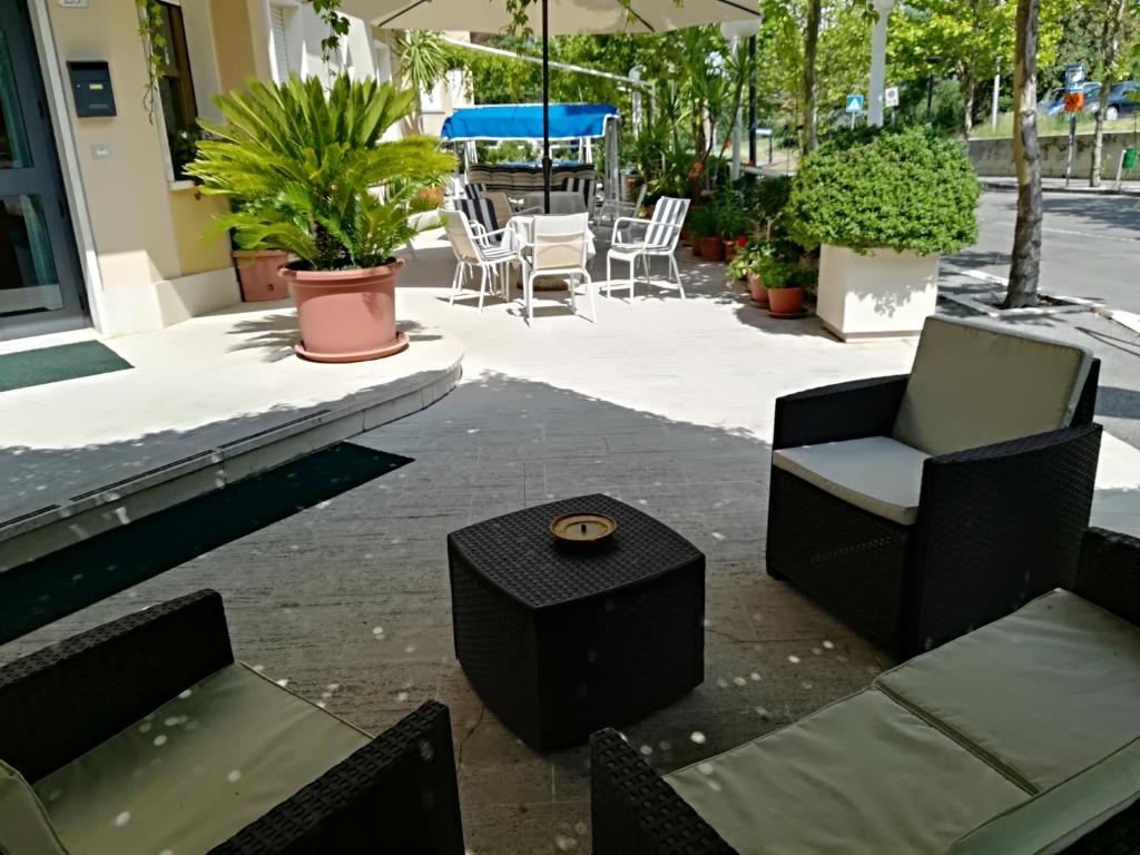 Bazén v ubytování Hotel Saturno nebo v jeho okolí