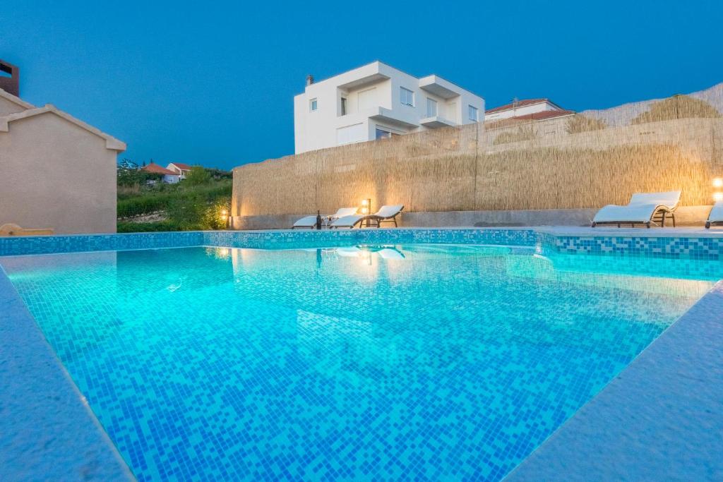 Bazén v ubytovaní Holiday Home Matela alebo v jeho blízkosti
