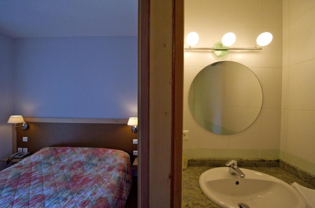 Koupelna v ubytování Logis Hotel Restaurant Le Cygne