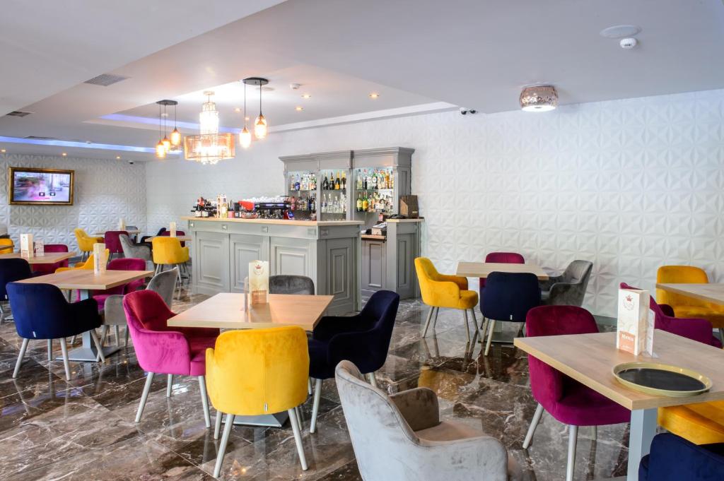 TV a/nebo společenská místnost v ubytování Royal Class Hotel