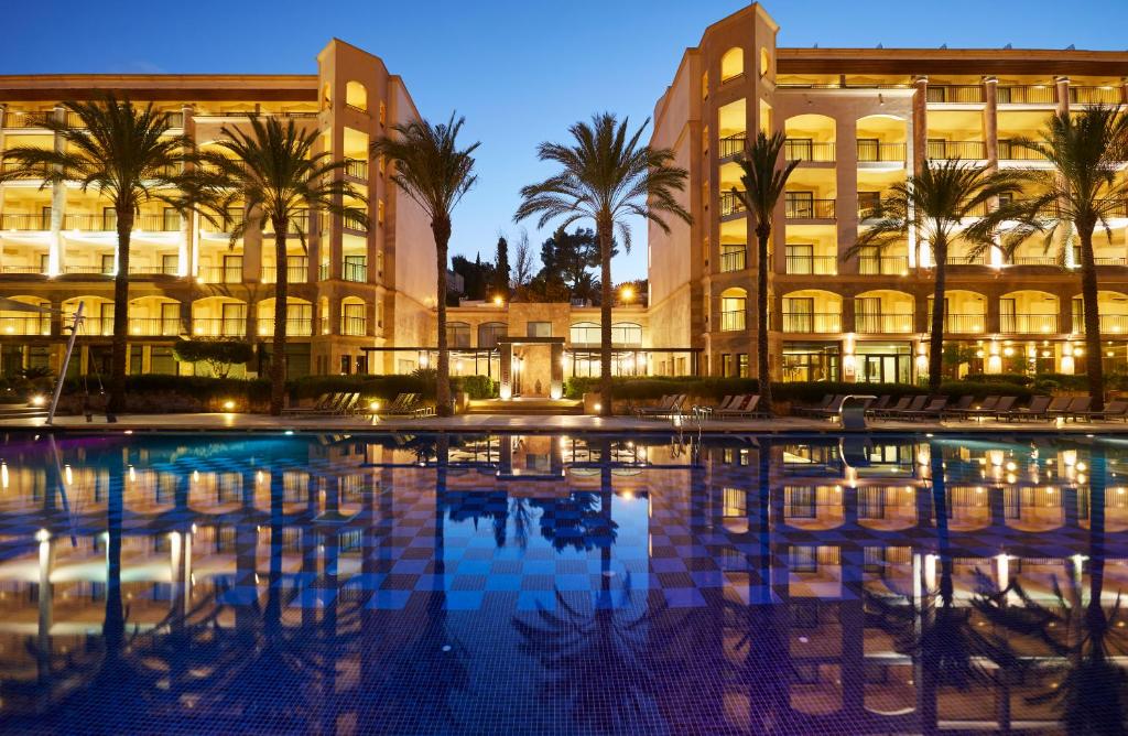 Insotel Fenicia Prestige Suites & Spa, Santa Eulària des Riu ...
