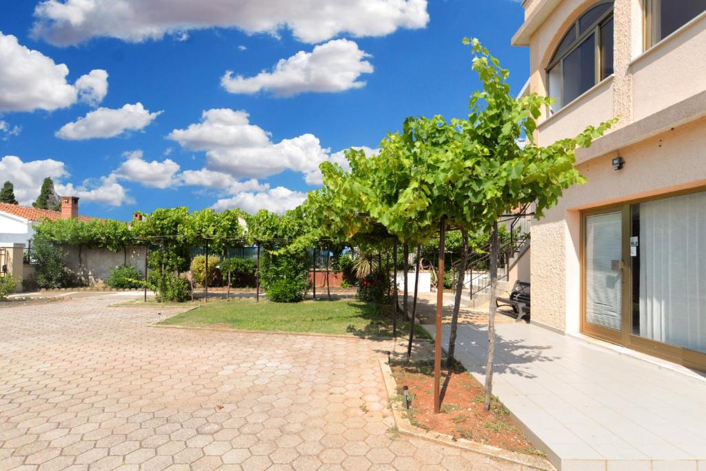 Budynek, w którym mieści się apartament