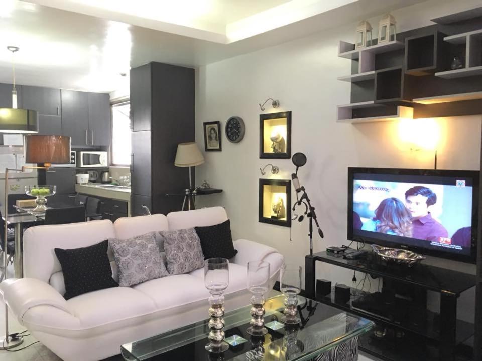Kuchyň nebo kuchyňský kout v ubytování Spacious Low Rise Condo