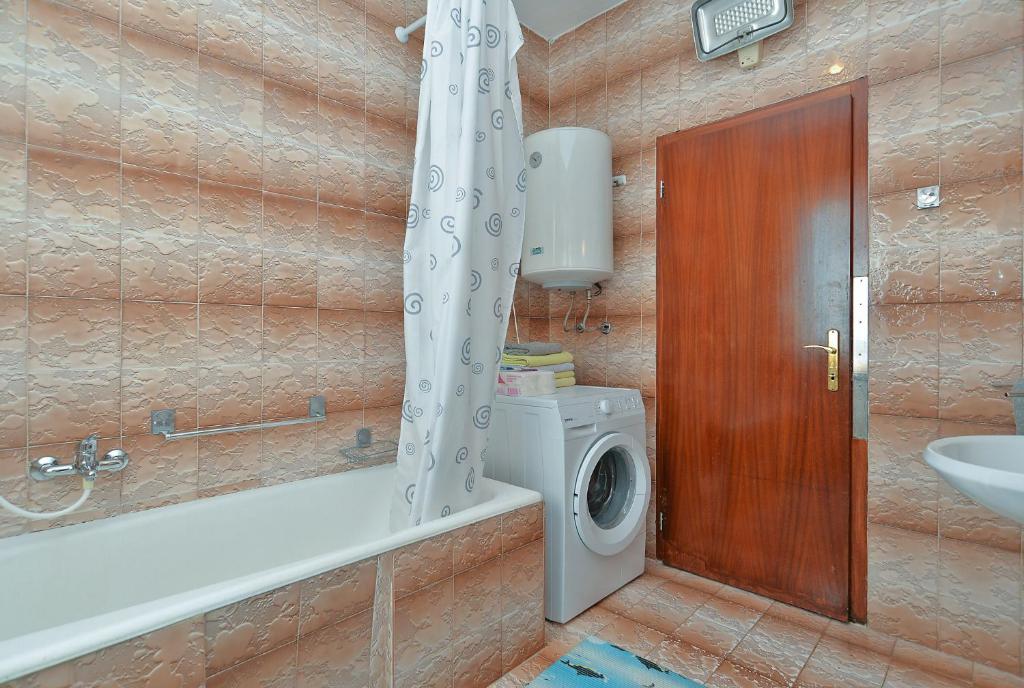 Łazienka w obiekcie Apartments Gracijano 1724