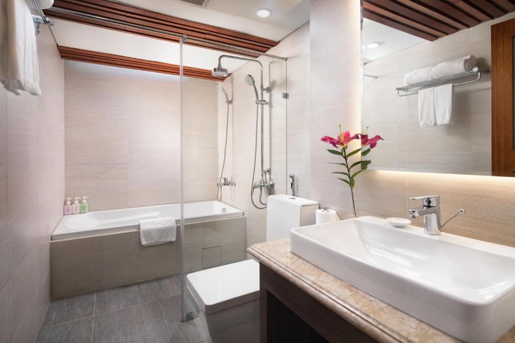 Phòng Deluxe Giường Đôi/2 Giường Đơn với Cửa Sổ Trong