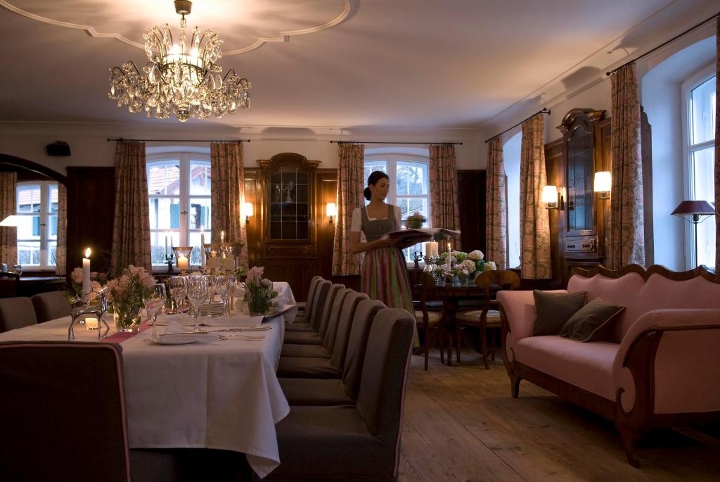 Posezení v ubytování Brauereigasthof-Hotel Aying