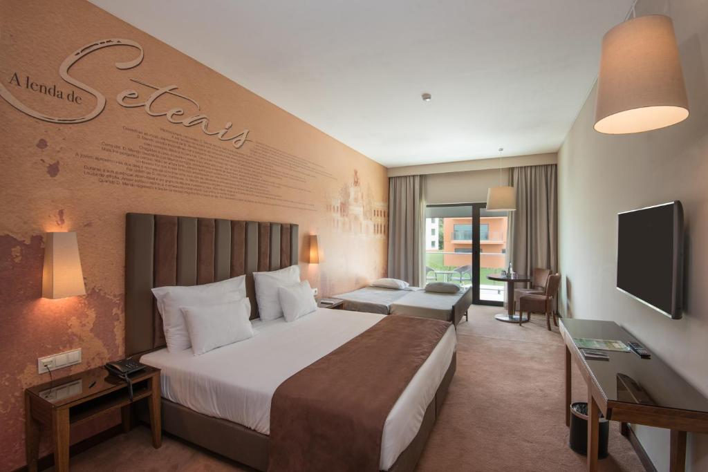 
Family Twin Room (2 Adults + 1 Child)
