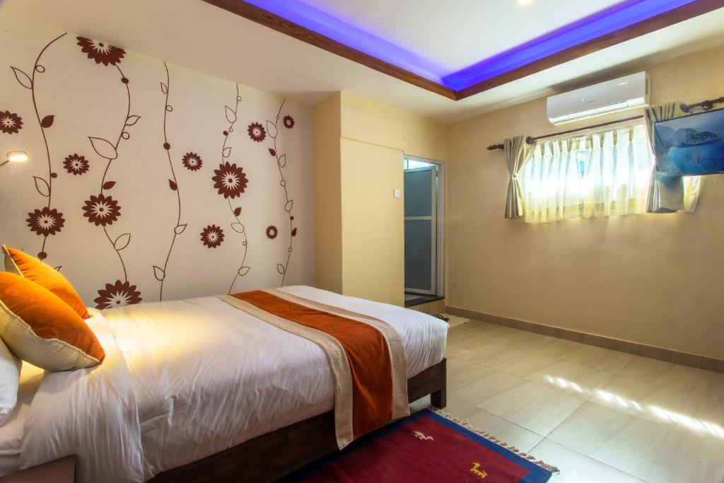 Llit o llits en una habitació de Hotel Beijing Lu