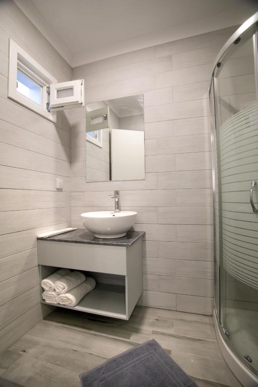 Koupelna v ubytování Hyperion Hotel