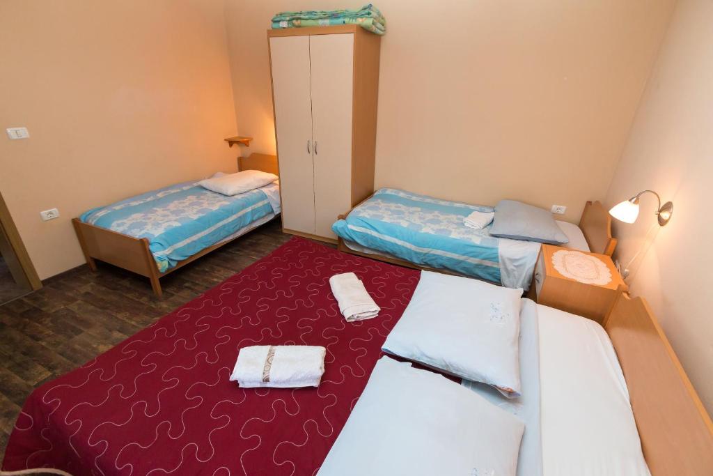 Postel nebo postele na pokoji v ubytování Sobe in apartma Pilih
