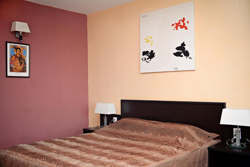 Postel nebo postele na pokoji v ubytování Family Art-Hotel Zora