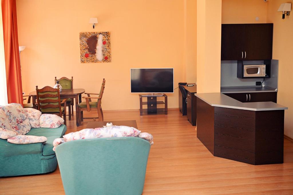 TV a/nebo společenská místnost v ubytování Family Art-Hotel Zora