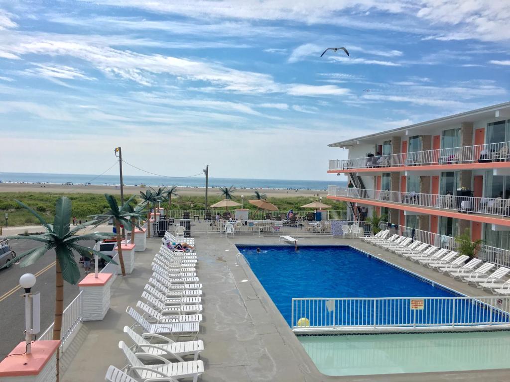 Bazén v ubytování Olympic Island Beach Resort nebo v jeho okolí
