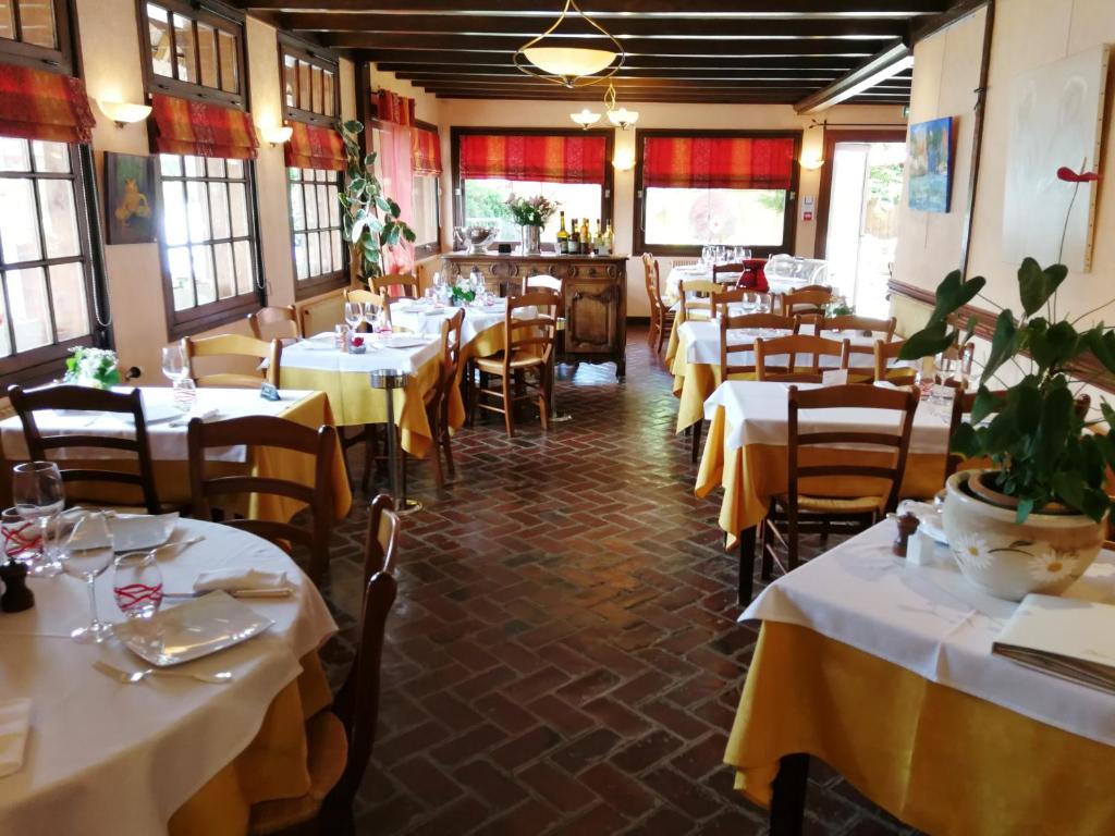 Εστιατόριο ή άλλο μέρος για φαγητό στο Auberge du Vieux Tour