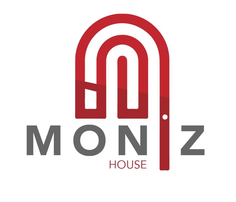 un logo per la casa di Cl Monz di Moniz House a Santa Cruz da Graciosa
