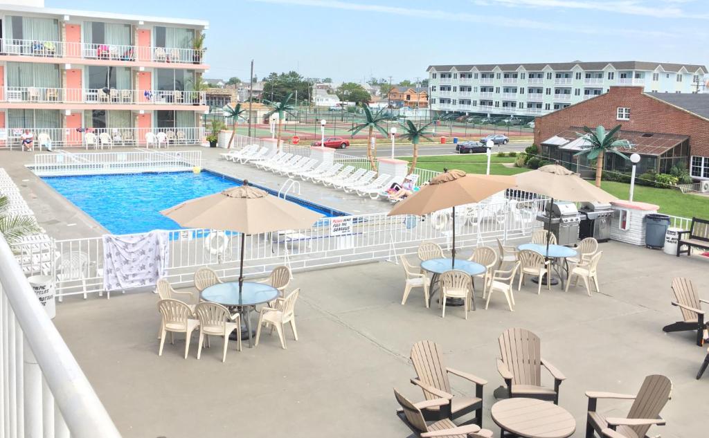 Bazén v ubytování Olympic Island Beach Resort nebo v jeho okolí