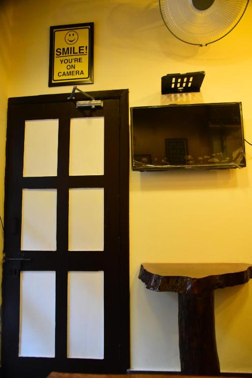 TV a/nebo společenská místnost v ubytování Nutz Backpackers
