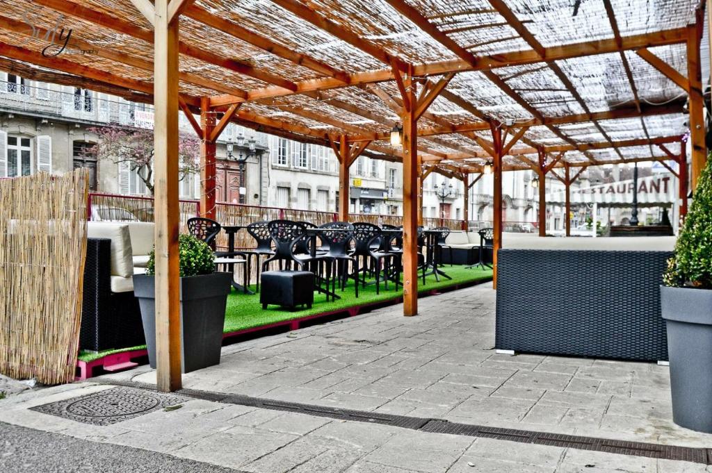Restaurace v ubytování Hôtel du Commerce