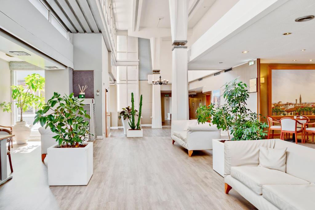 Italiana Hotels Florence - Resim 32