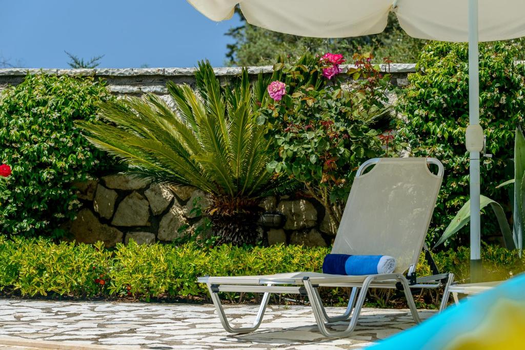 Vonkajšia záhrada v ubytovaní Ionian Villas