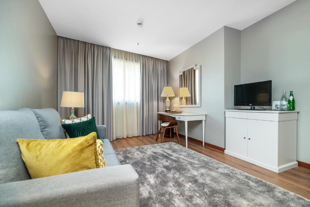 
One-Bedroom Apartment with River View
