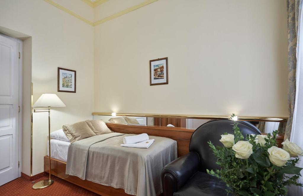 
Single Room with Courtyard View
