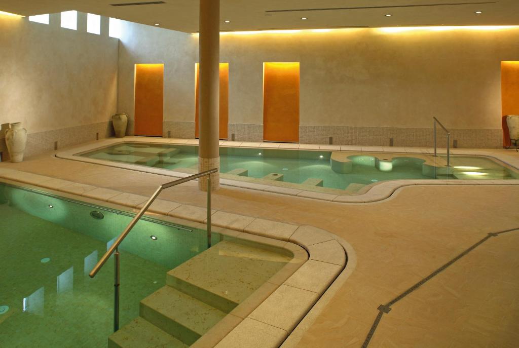 Het zwembad bij of vlak bij Hotel Caesius Thermae & Spa Resort