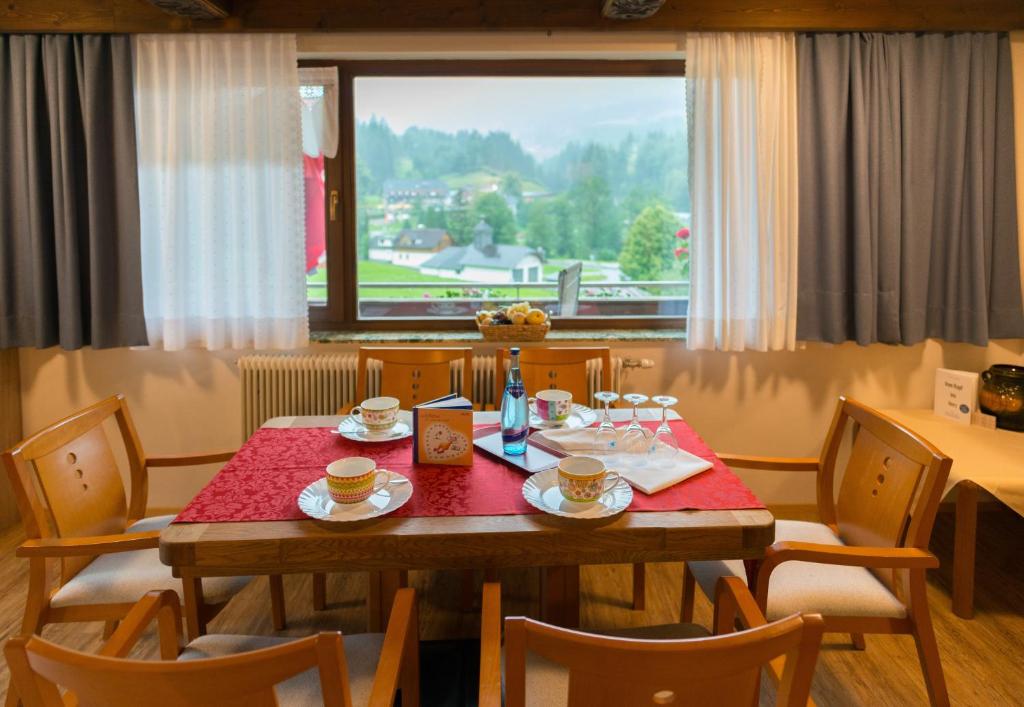 Posedenie v ubytovaní Chalet Ferienhaus Hubertus