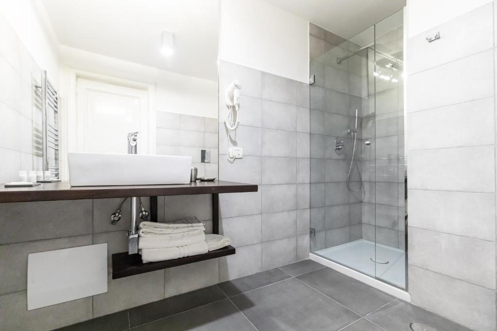 A bathroom at Gramsci Suites