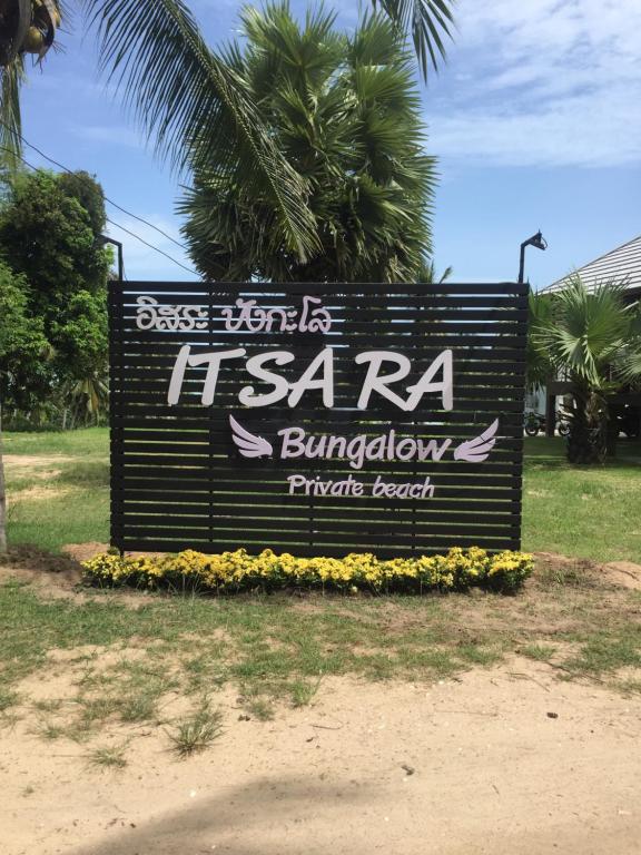 a sign for a fsa bazaratown pineapple beach at Itsara bungalow in Surat Thani