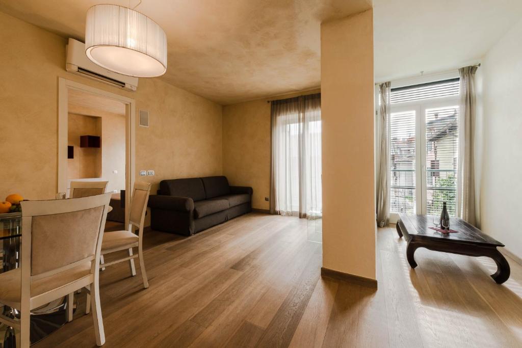 Posedenie v ubytovaní Lazise Boutique Apartment Lago e Relax