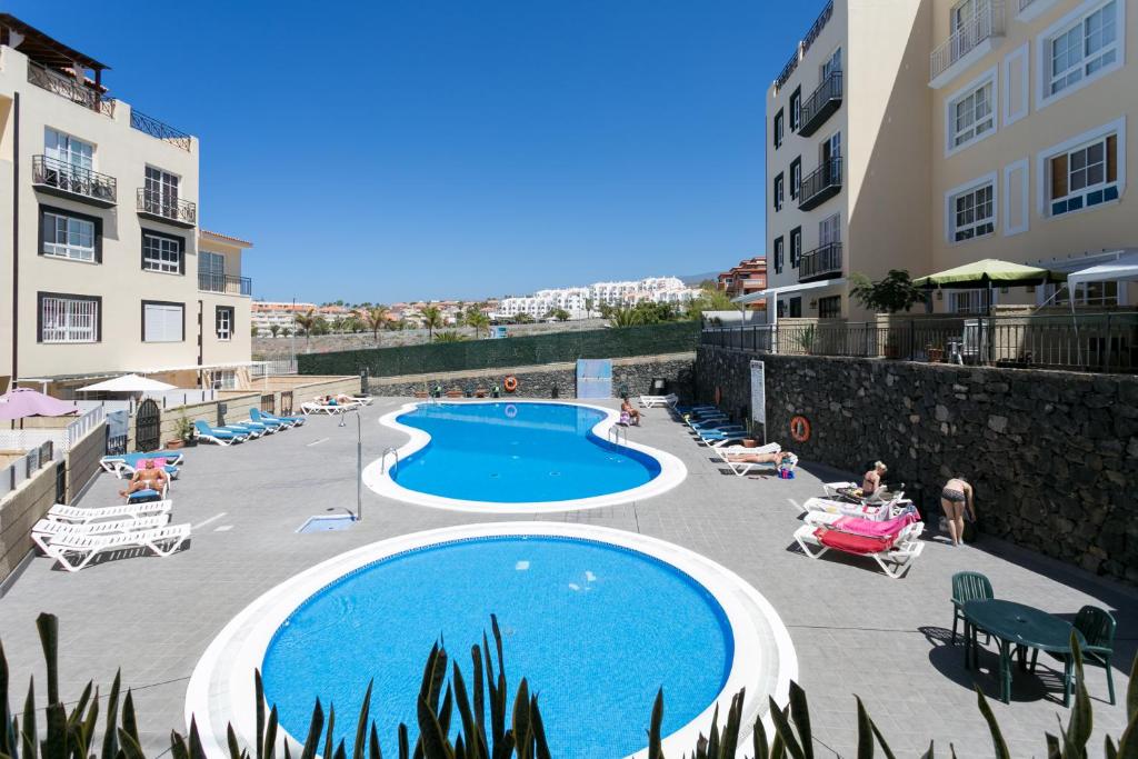 an image of a swimming pool at a resort at 190 Duplex La Tosca by Sunkeyrents in Callao Salvaje