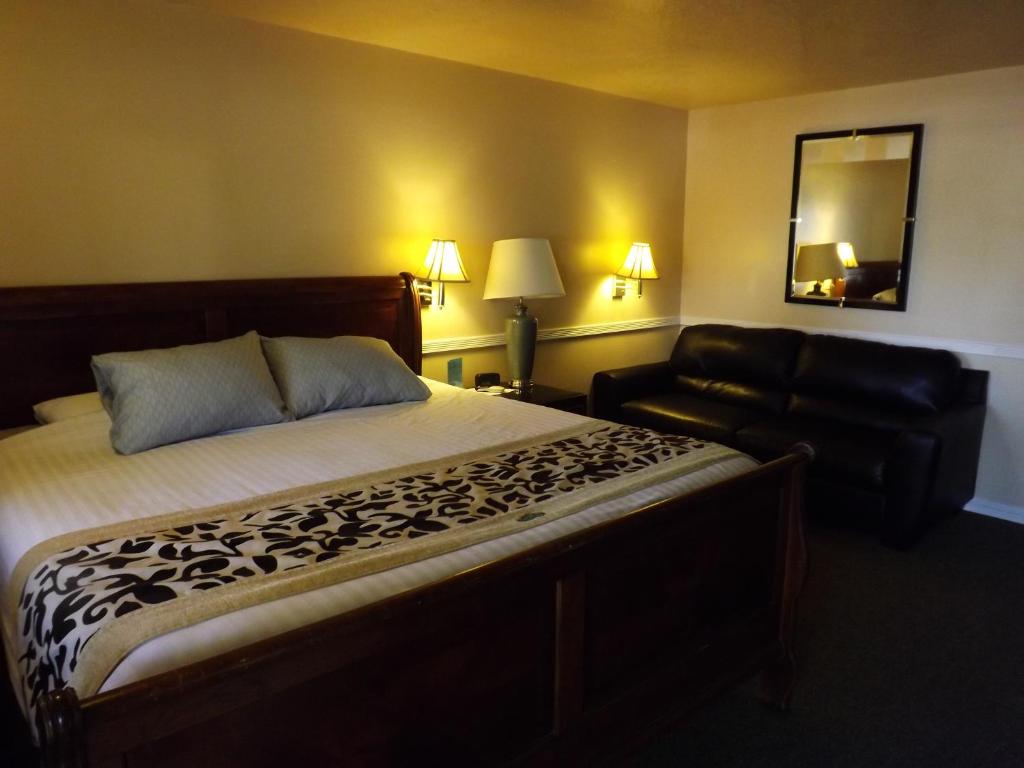 Postel nebo postele na pokoji v ubytování Sage Motel