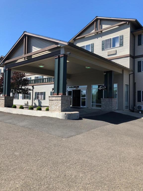 a large white building with a large garage at The Ashley Inn of Tillamook in Tillamook