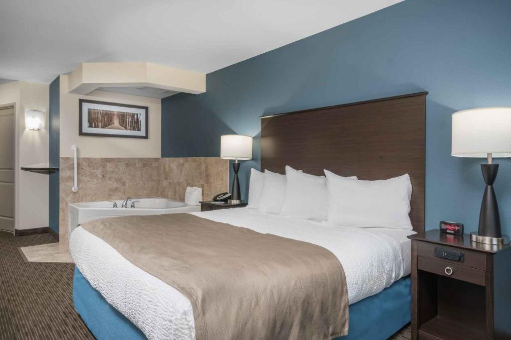 AmericInn by Wyndham Windom - Suite Con Cama Extragrande - No Fumadores
