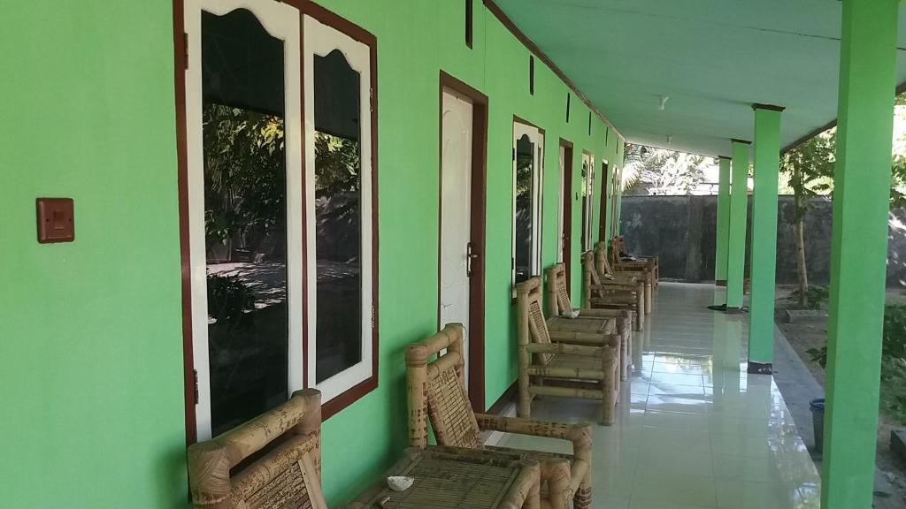 Posezení v ubytování Ekas Beach Guesthouse Mitra RedDoorz