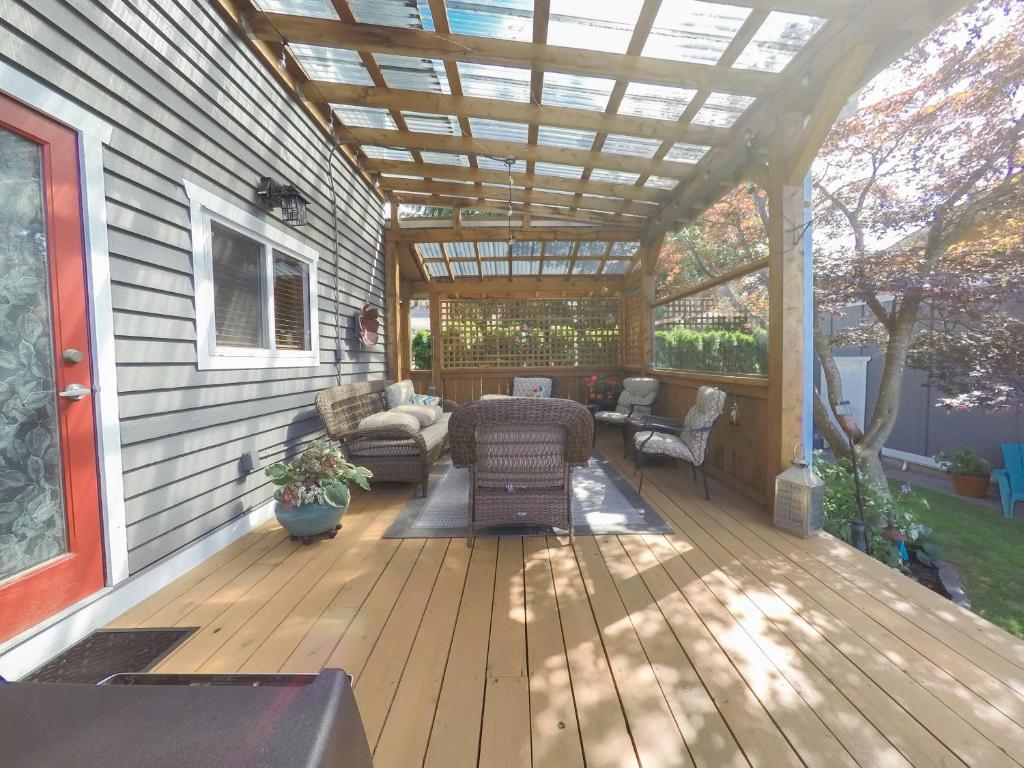 a screened in porch with a pergola at Money Pennies Bed and Breakfast in Campbell River